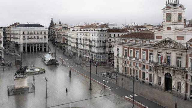 Puerta del sol vacía