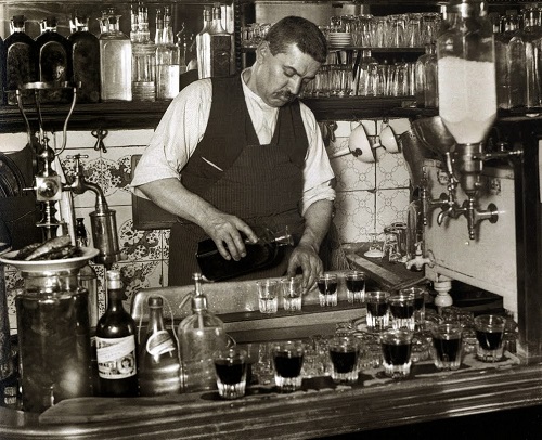 Vasos de vinos de la taberna