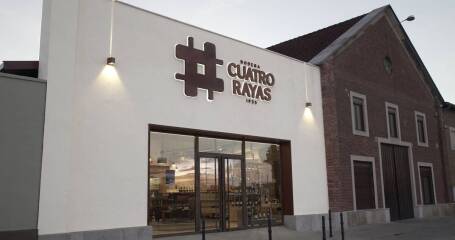 Fachada Bodega Cuatro Rayas